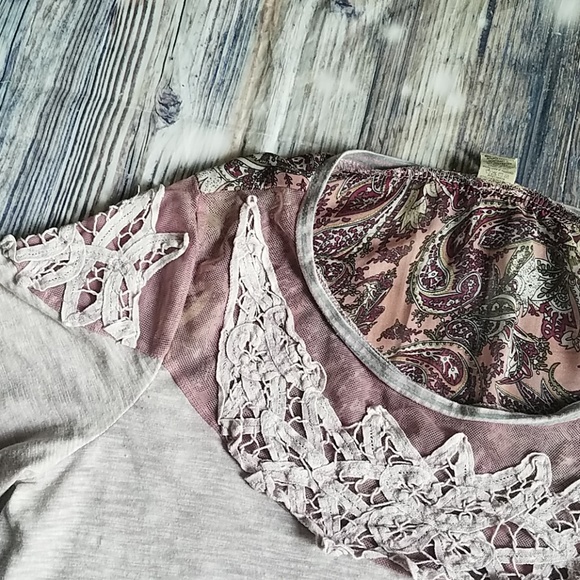 Beautiful BKE Long Sleeve Top - Picture 4 of 8